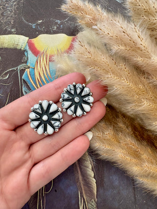 HOWLITE CLUSTER EARRING ON POST