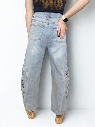 High Rise Low Curve Barrel With Embroidery Jeans